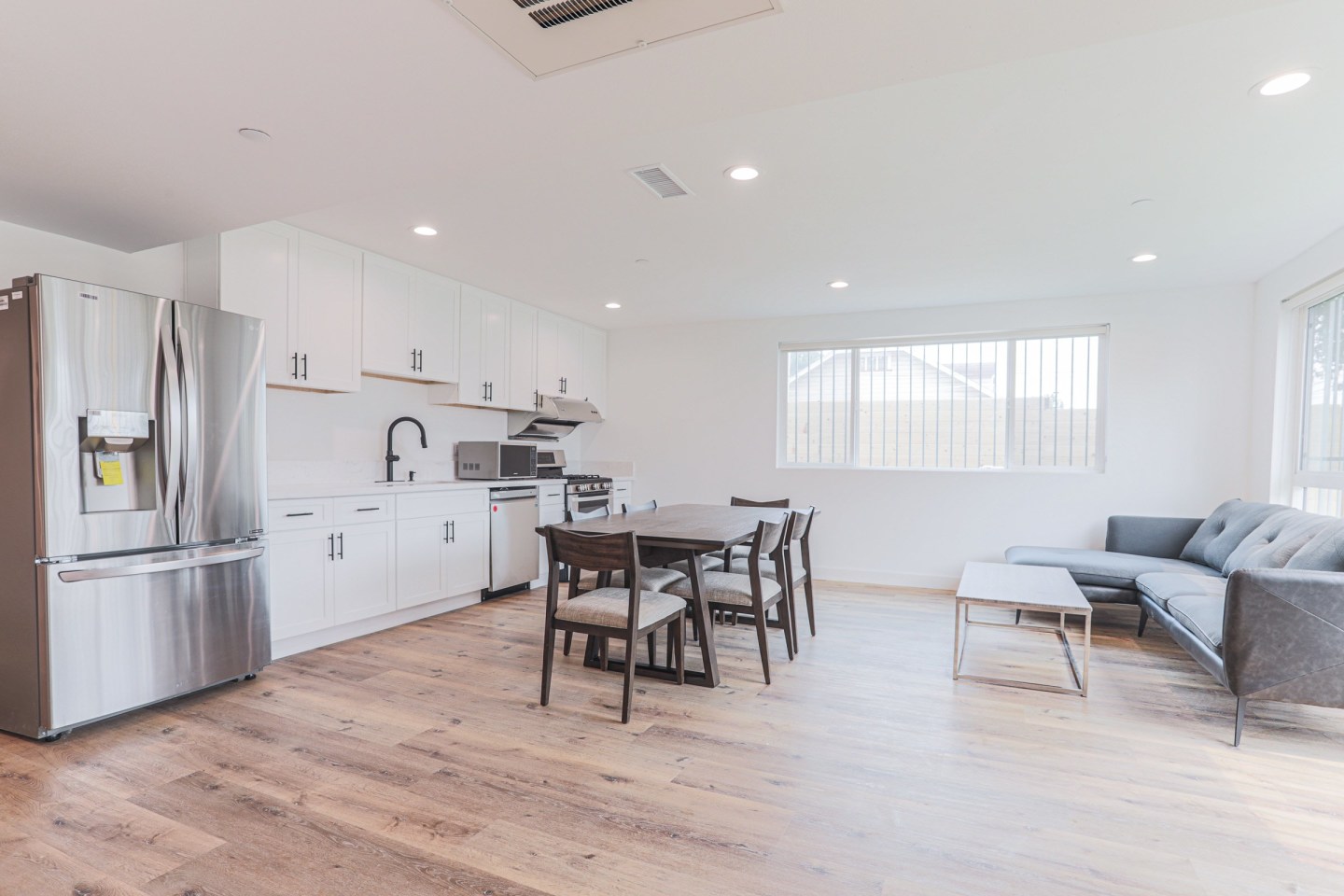 1545 W 36th Place - Co-Living Image 3