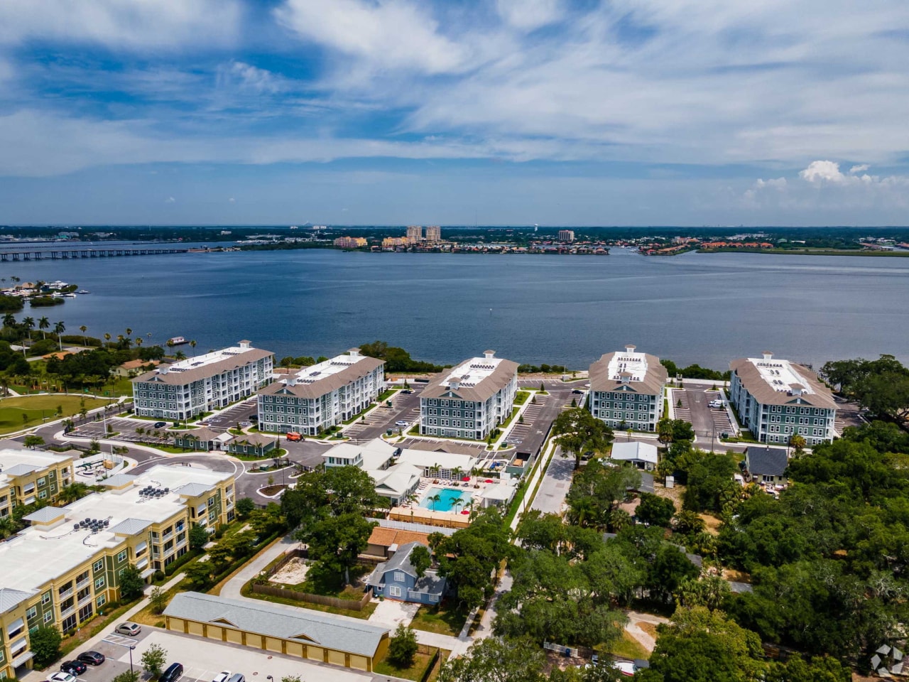 Shoreview Waterfront Apartments Image 2