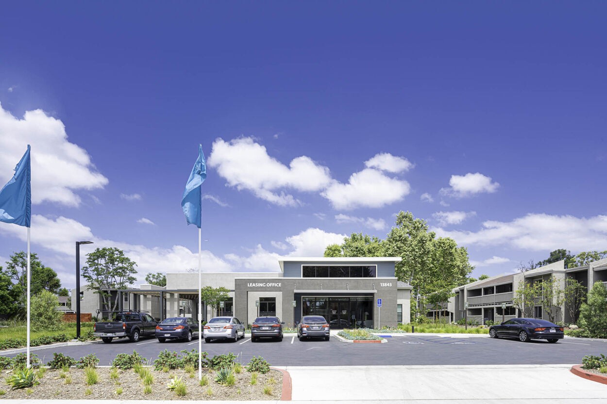Axiom Tustin Image 2