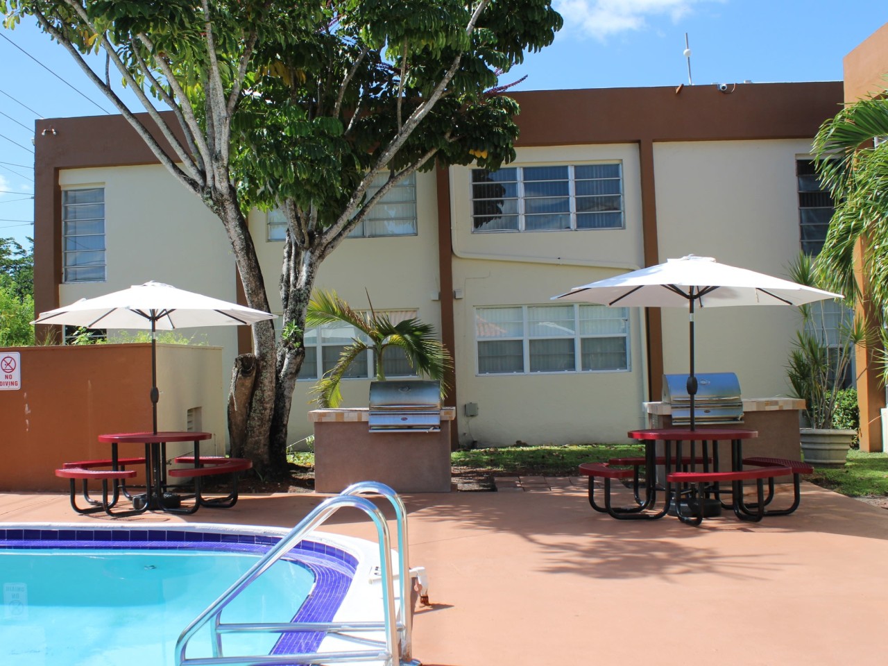 Las Brisas Gardens Image 1