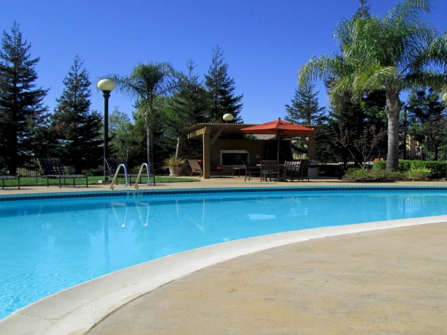Pinnacle at Galleria Luxury Apartments Image 5