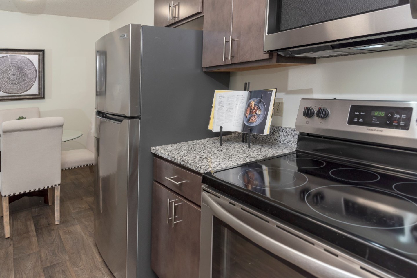 Burnsville Parkway Apartments Image 2