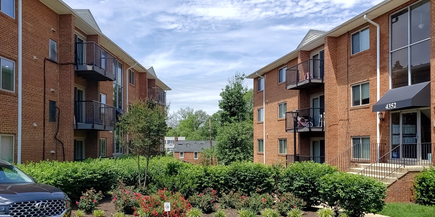 Waverly Village Image 1