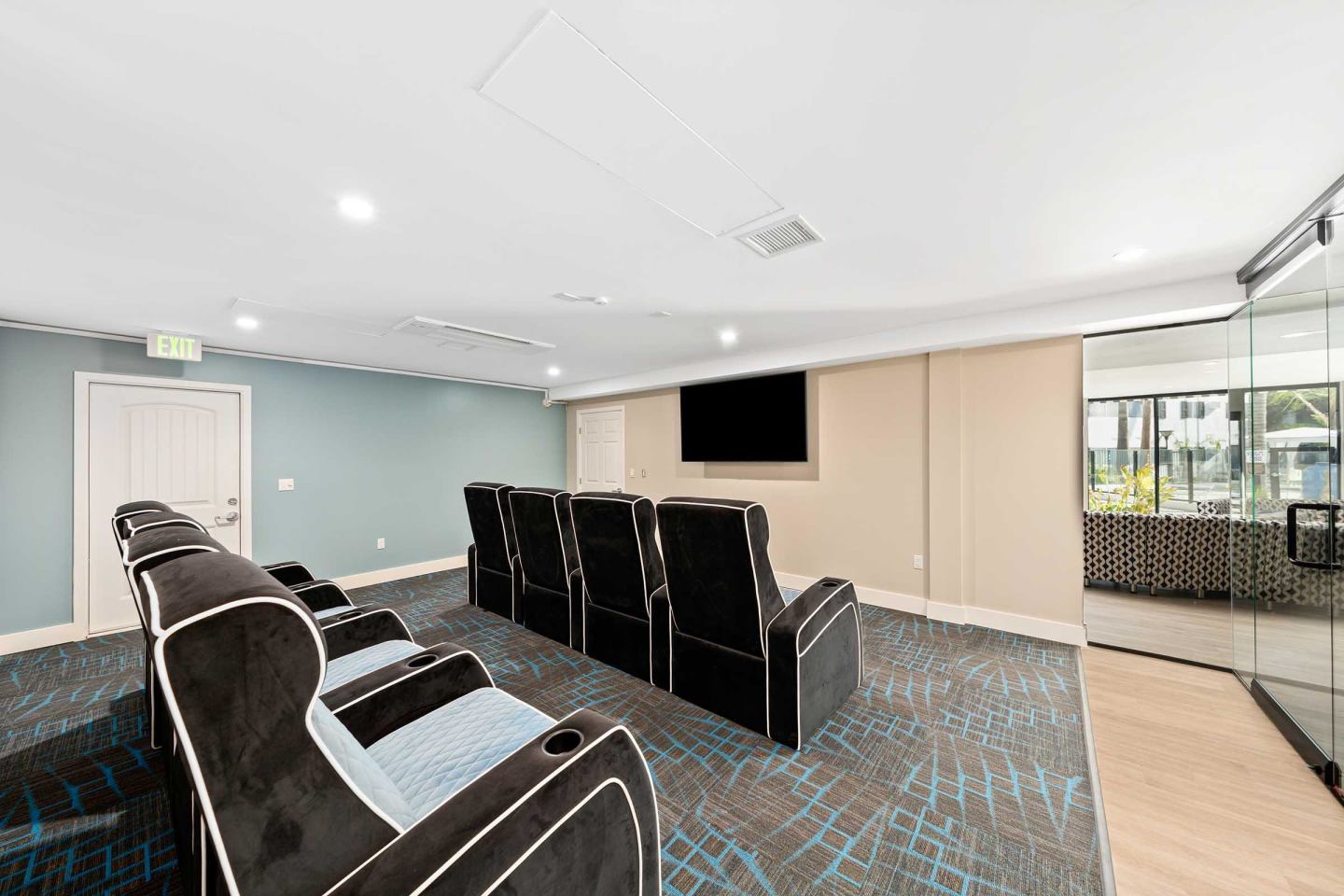 Summerview Beach Resort Luxury Apartments Image 27