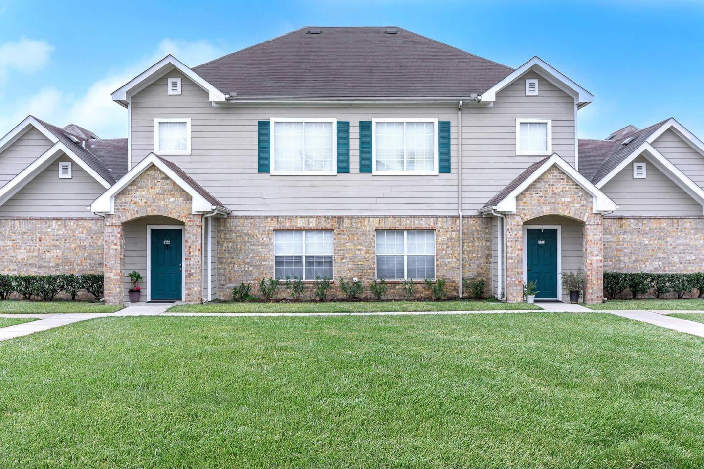 Town Park Townhomes Image 2
