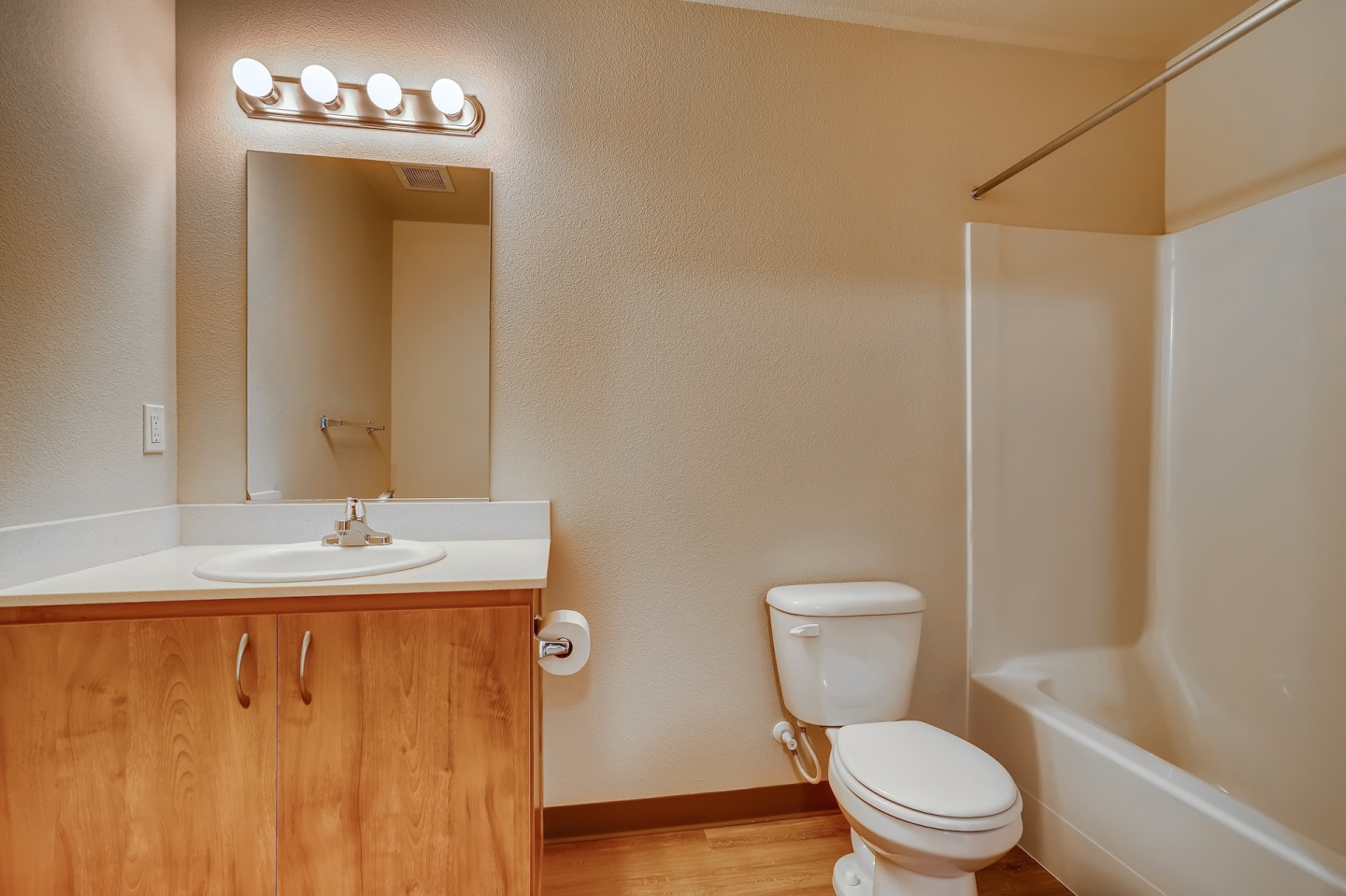 Fountain Village Apartment Homes Image 12