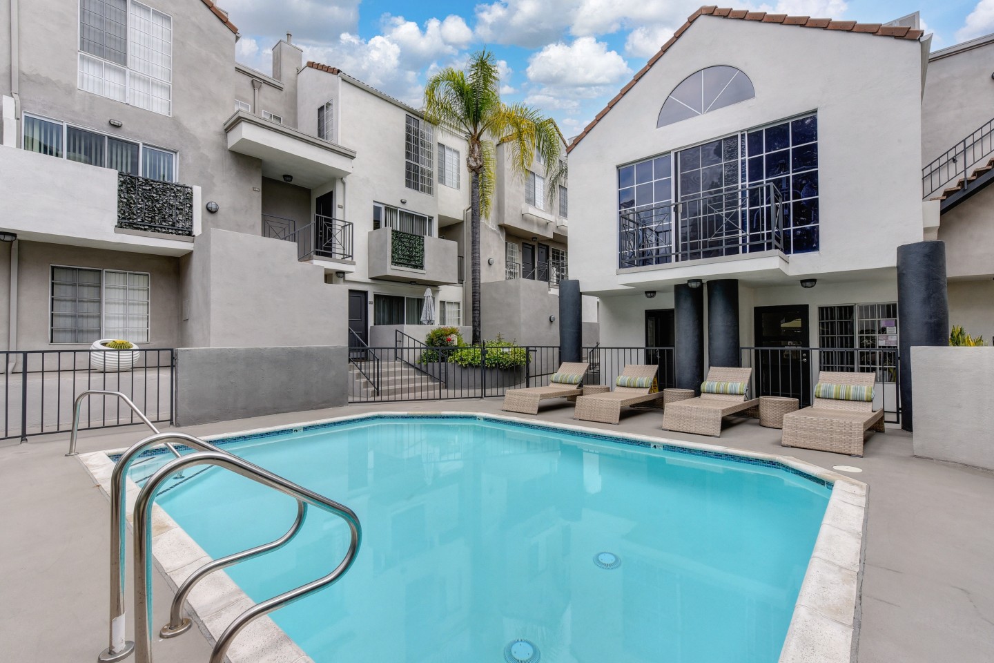 The Woods at Toluca Lake Image 26