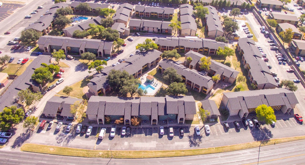 Plaza Square Apartments Image 1
