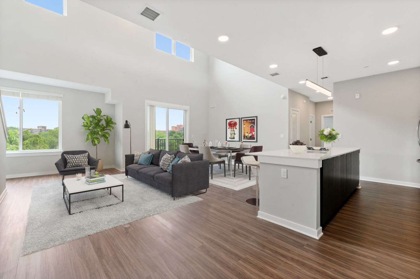 30 Lancaster Image 7