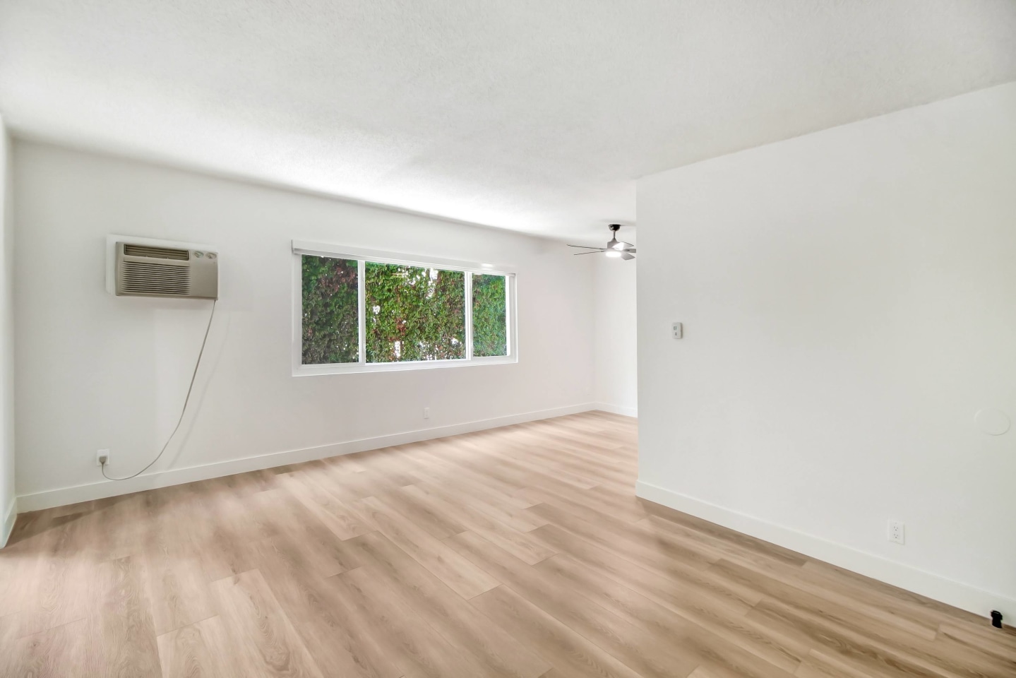1545 N Laurel Image 6