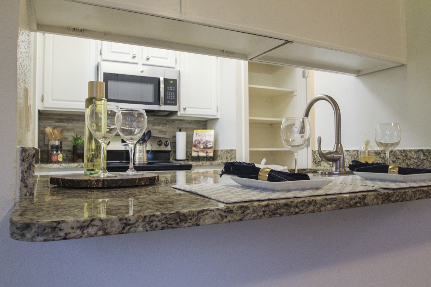 Cambridge Court Apartments Image 3