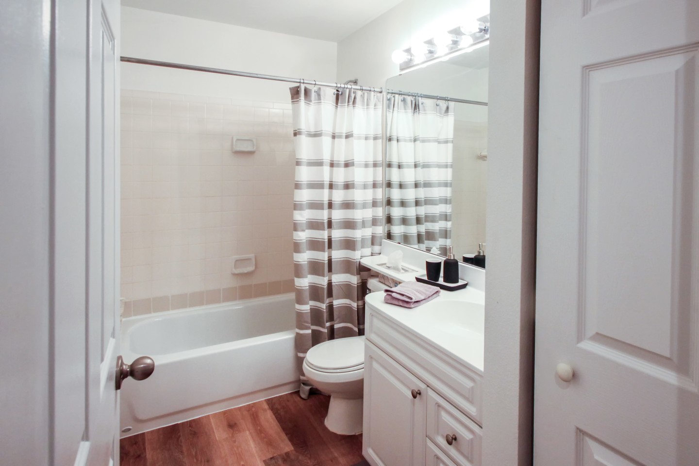 Addison Place Apartments Image 11