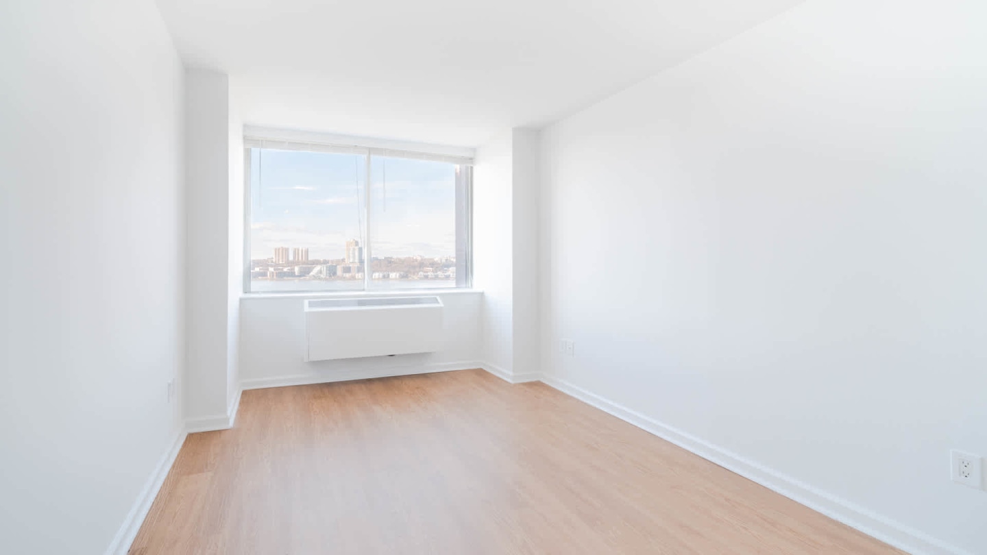 180 Riverside Boulevard Image 29