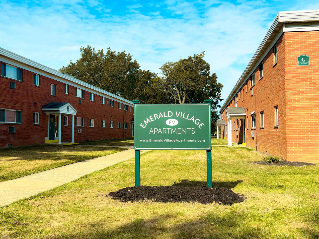Emerald Village Apartments Image 10