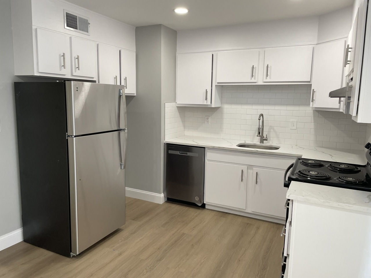 Meadowview Apartments and Townhomes Image 14