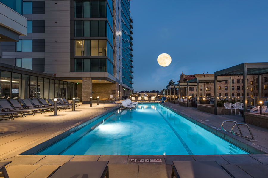 Country Club Towers Image 13