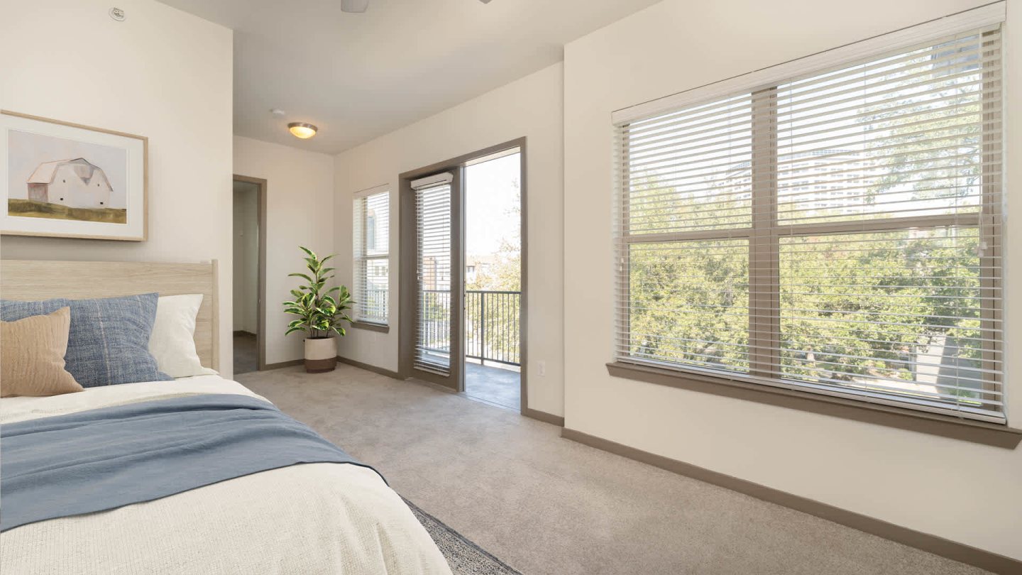Crest at Park Central Apartments Image 35