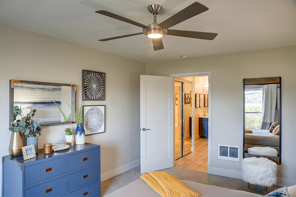 Harbor Point Waterfront Apartments Image 13