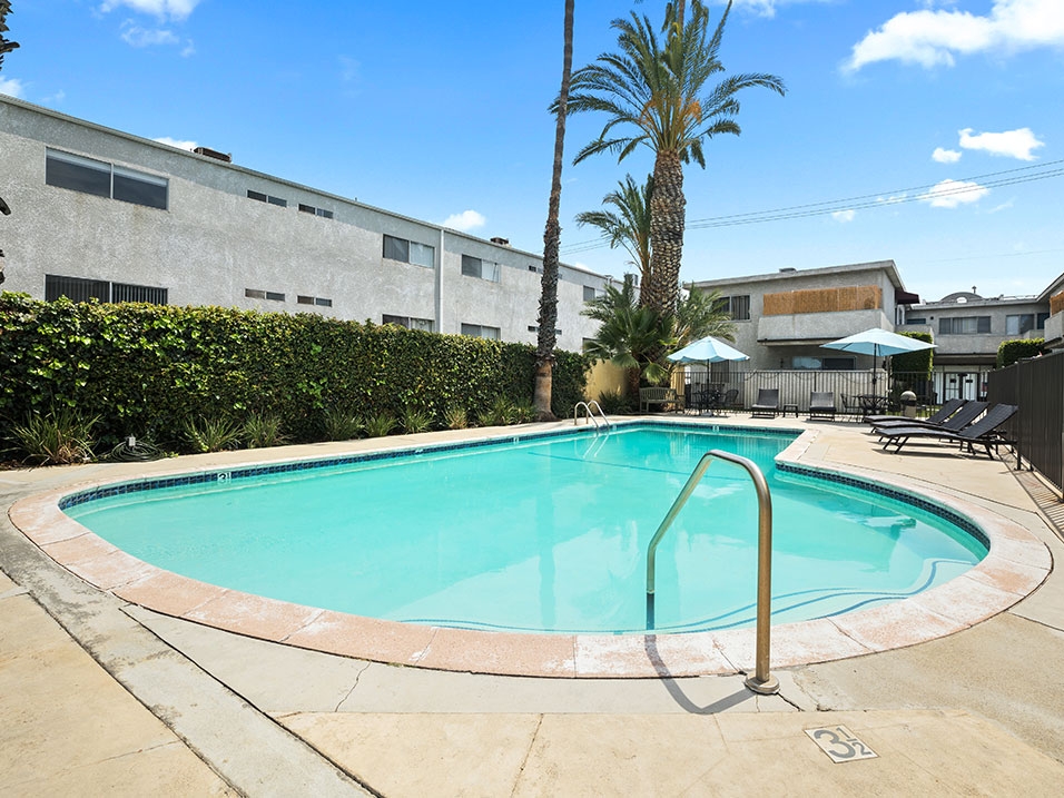 Sherman Oaks Gardens Image 18