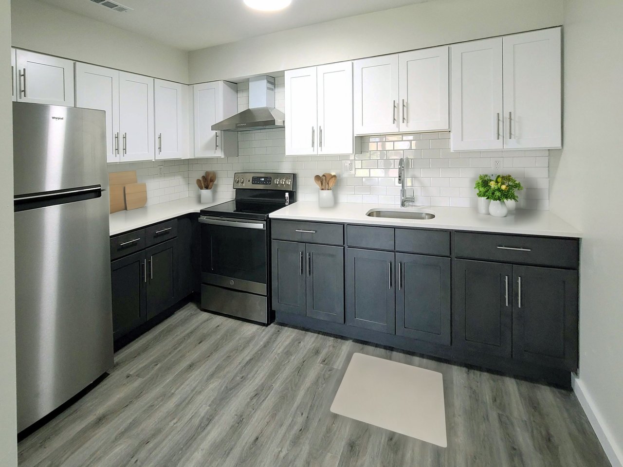 Edgewater Manor Image 2