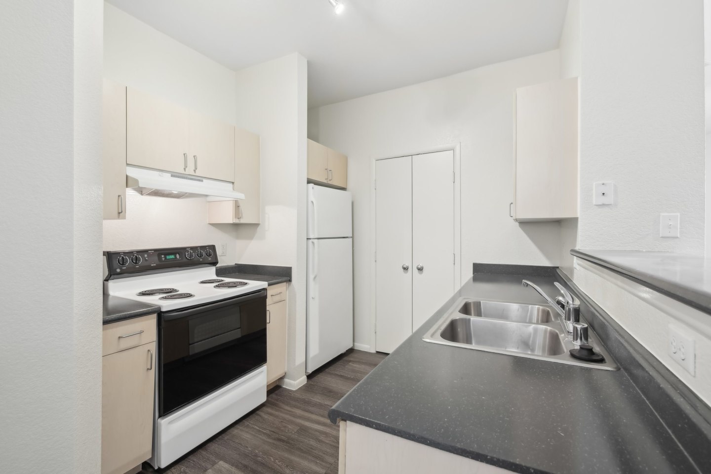 Uptown Square Apartment Homes Image 39
