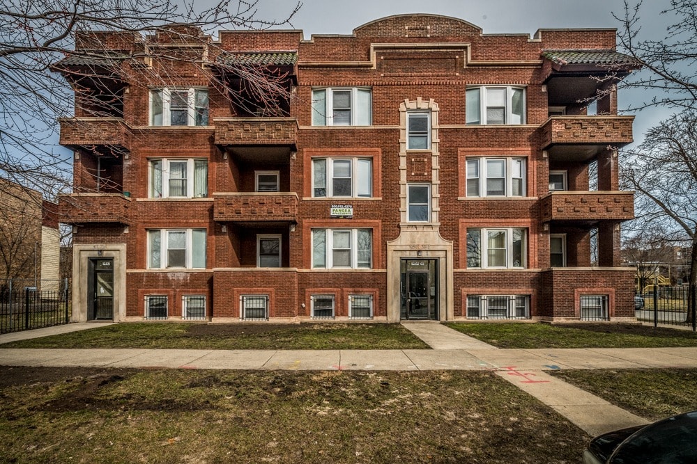 6748 S Blackstone Image 1