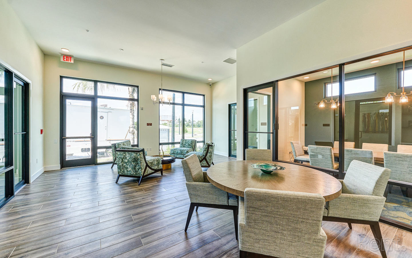 Imperial Crossing Luxury Apartment Homes Image 1