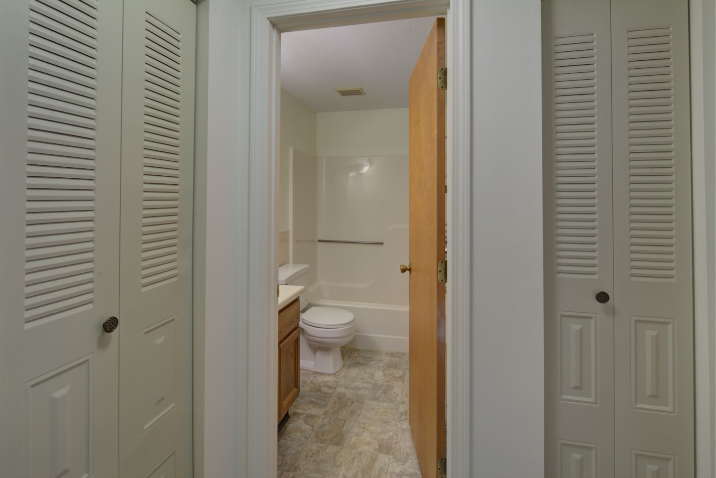 Town and Country Image 14