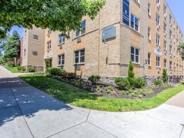 4401 Spruce St Image 2