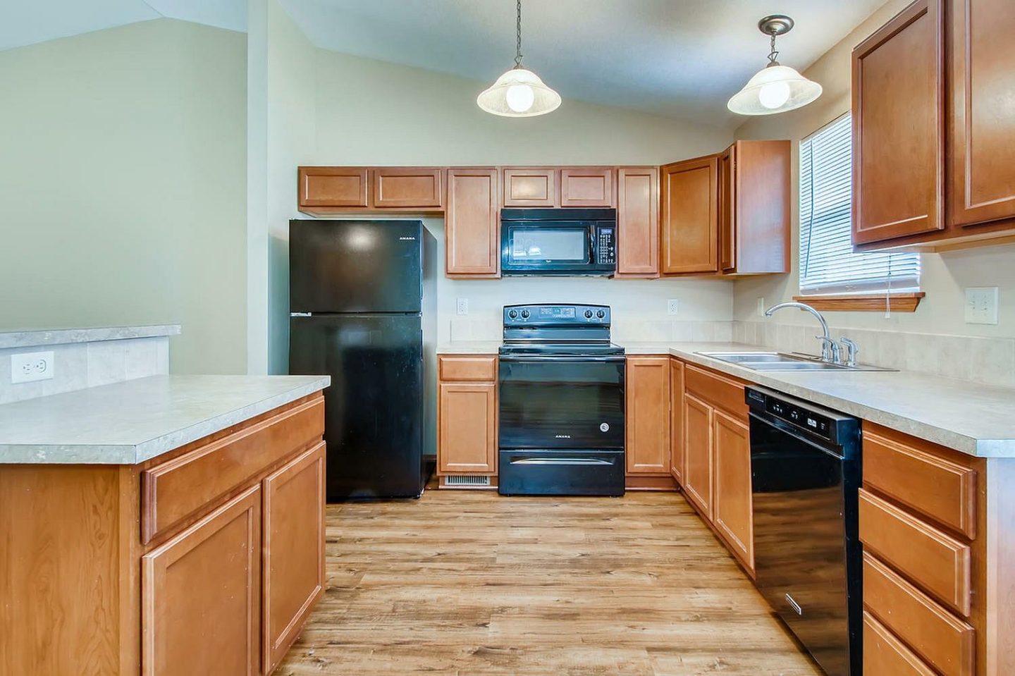 Lakeside Townhomes Image 4