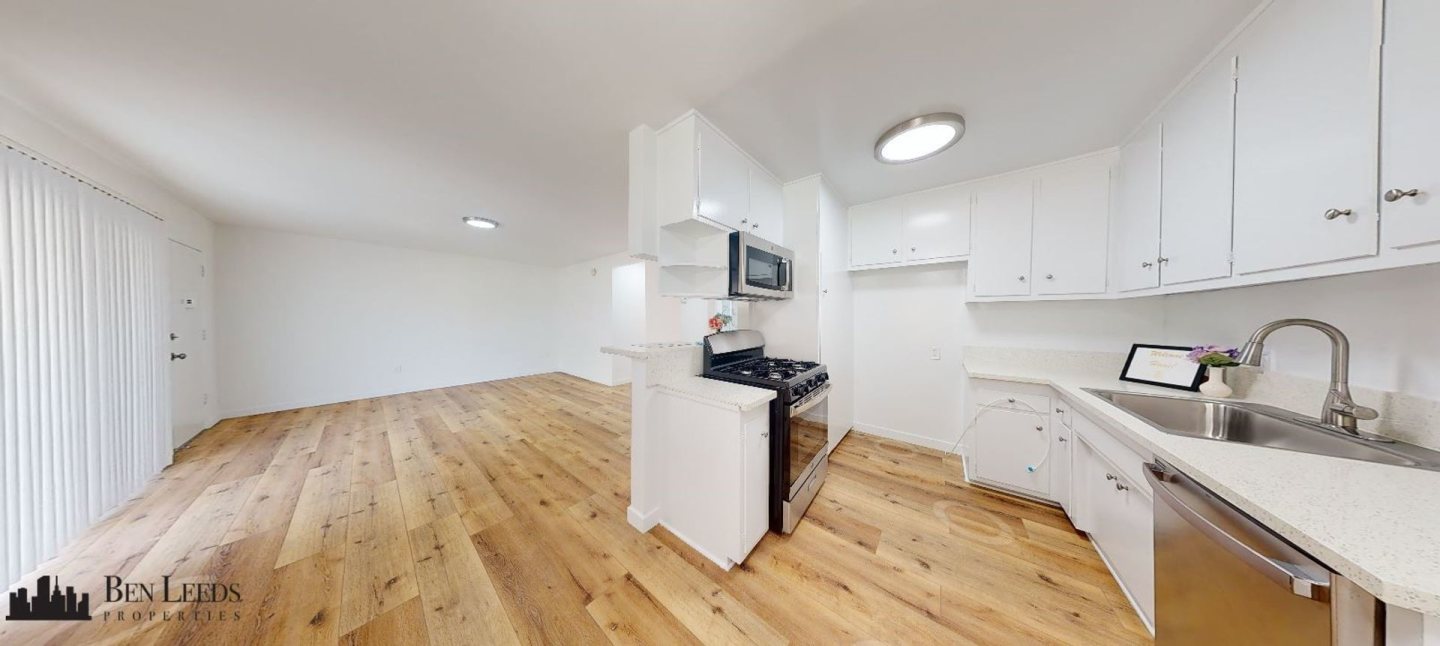 15114 Dickens Street Image 1