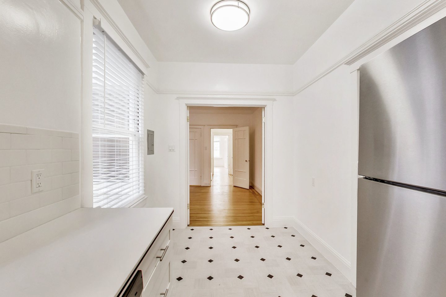 1610 LOMBARD Street Image 24