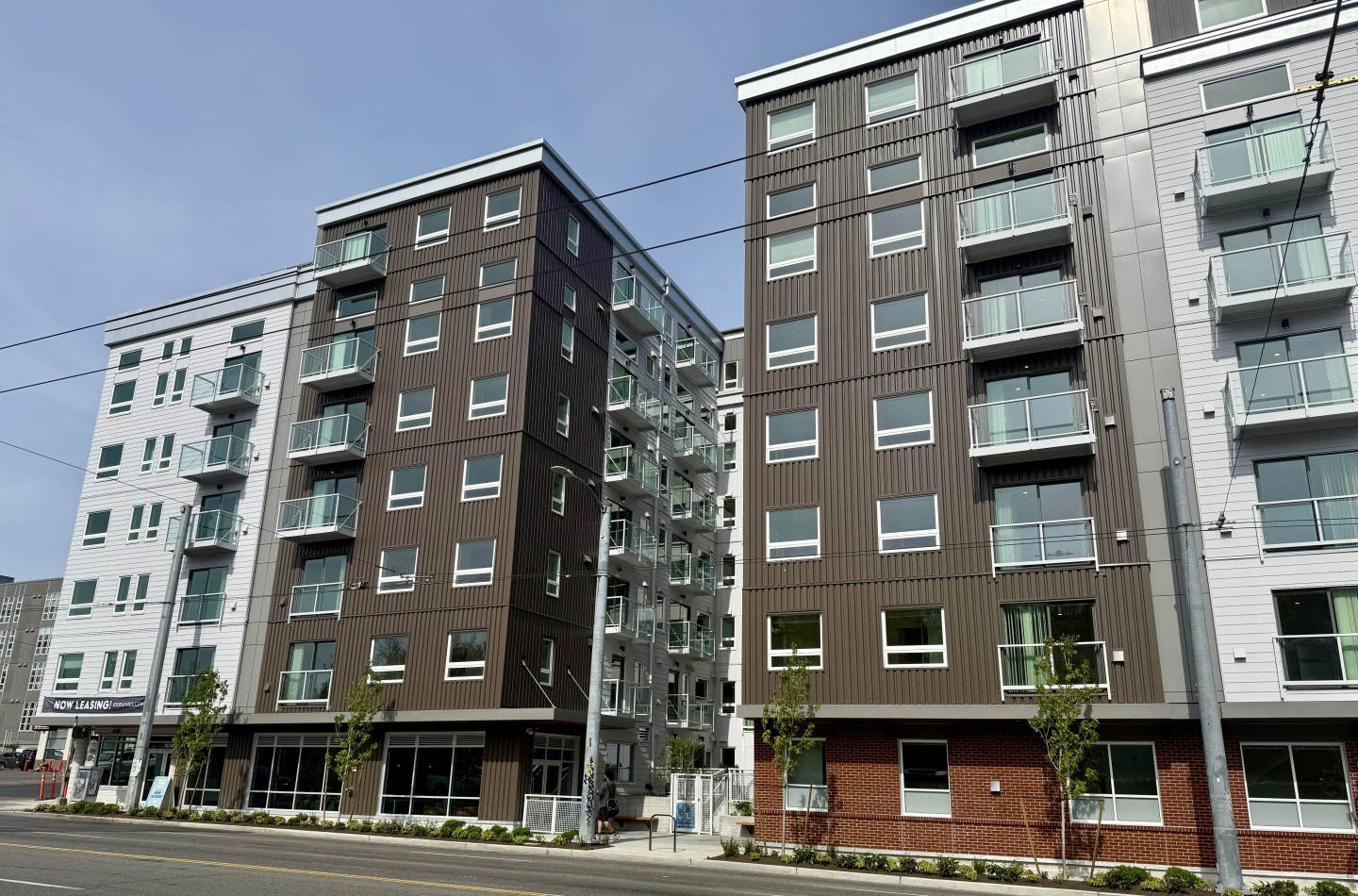 900 Rainier Image 2