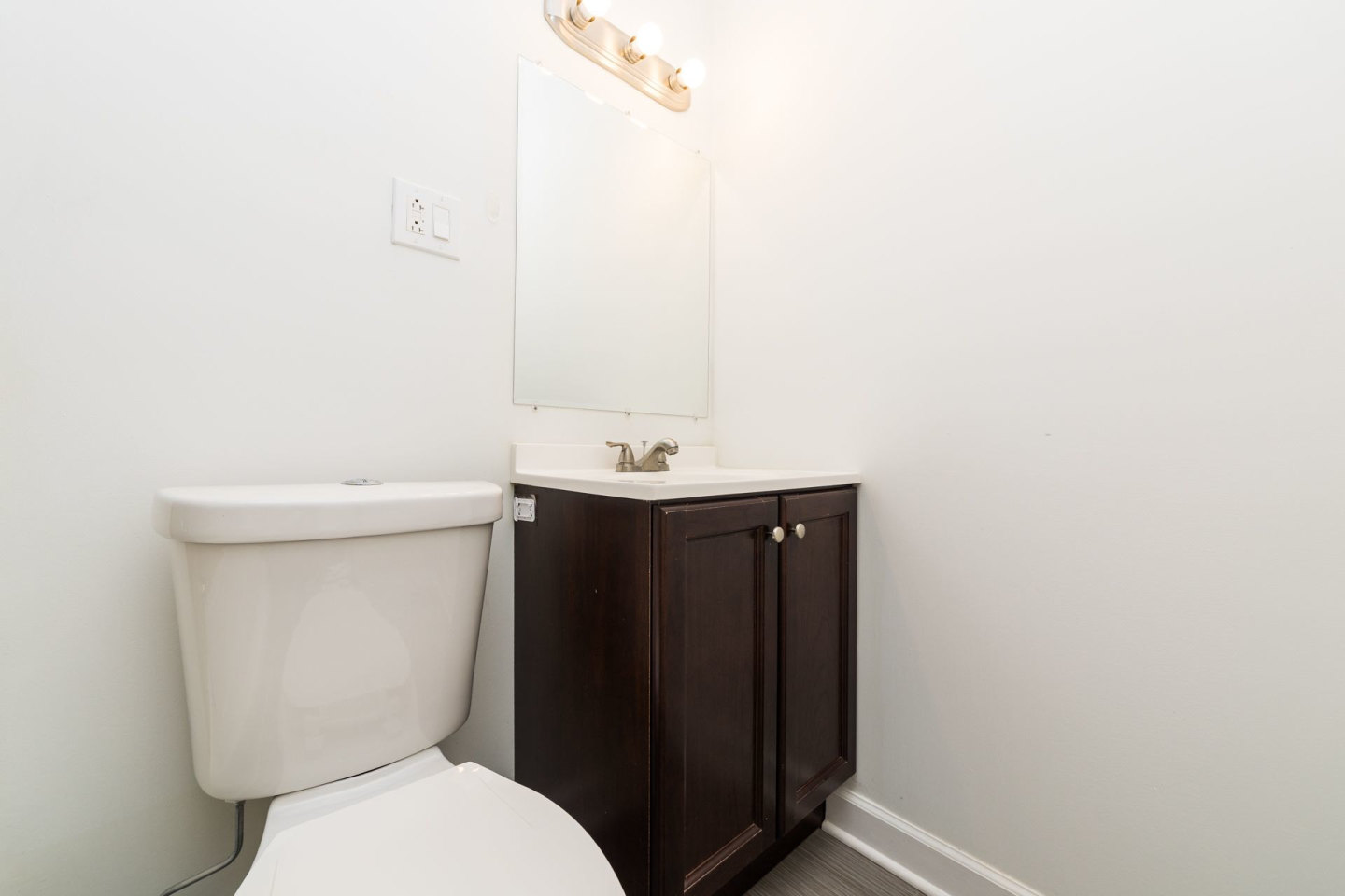 6211 N. Kenmore Image 10