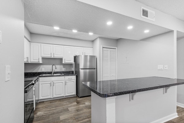 Coachman Club Apartments Image 5