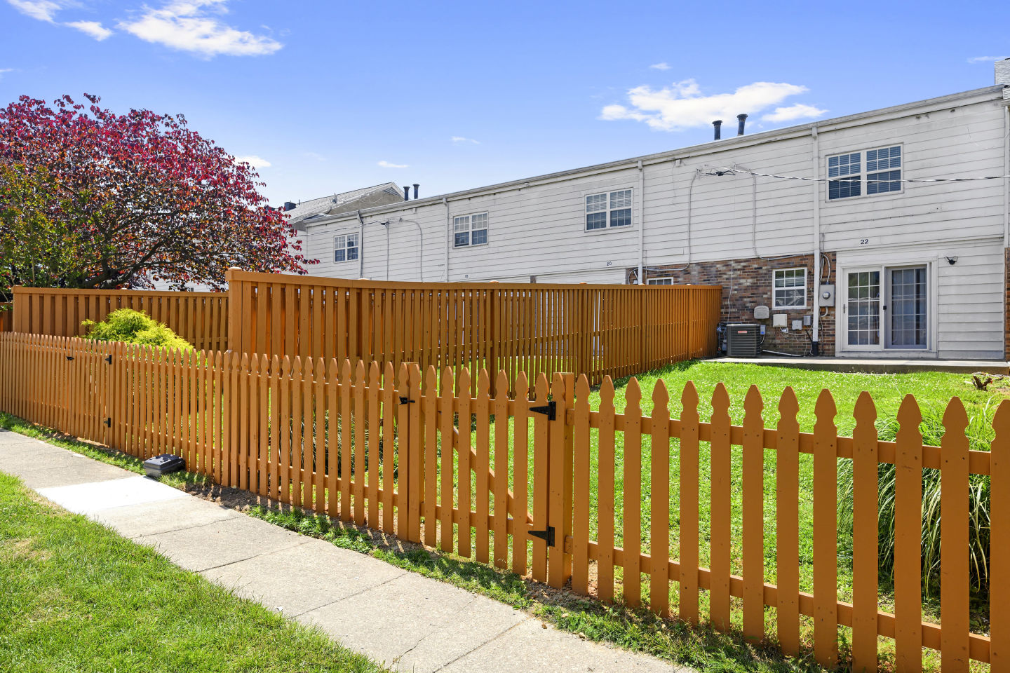 Gainsborough Court, Churchill Mews, and Copperfield Square Apartments & Townhomes Image 11