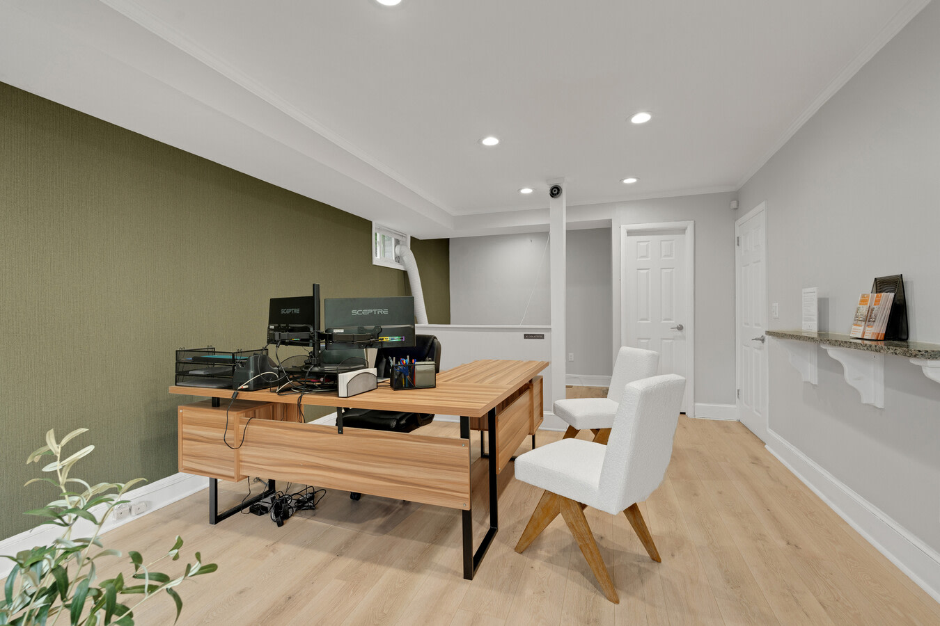 Laurel Court Apartments Image 7