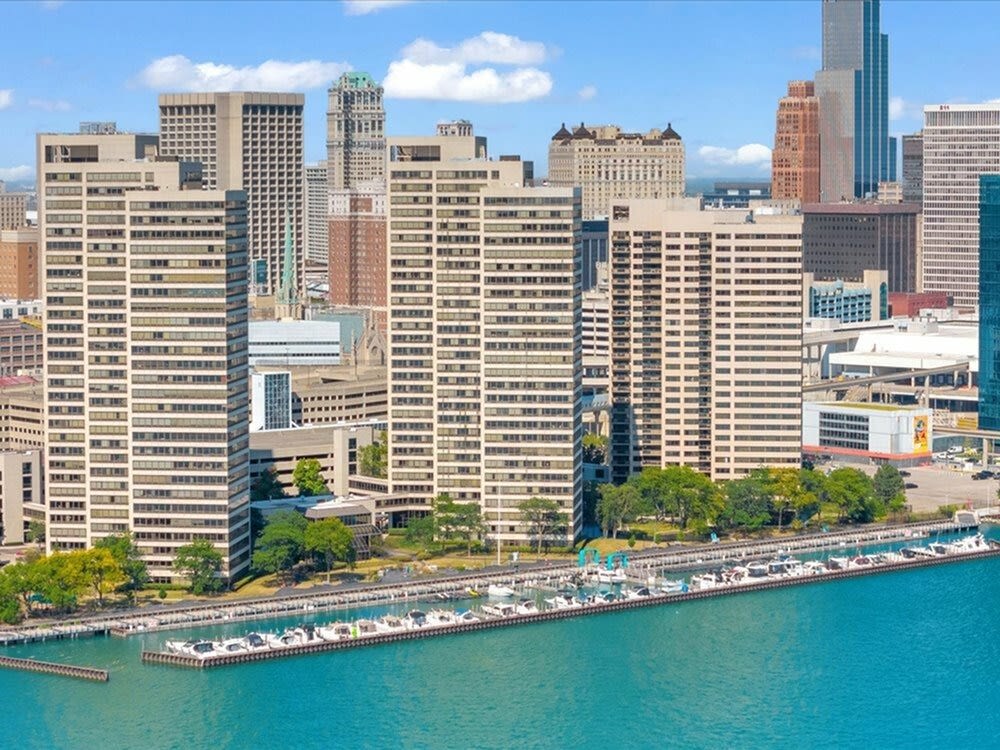 Riverfront Towers Image 41