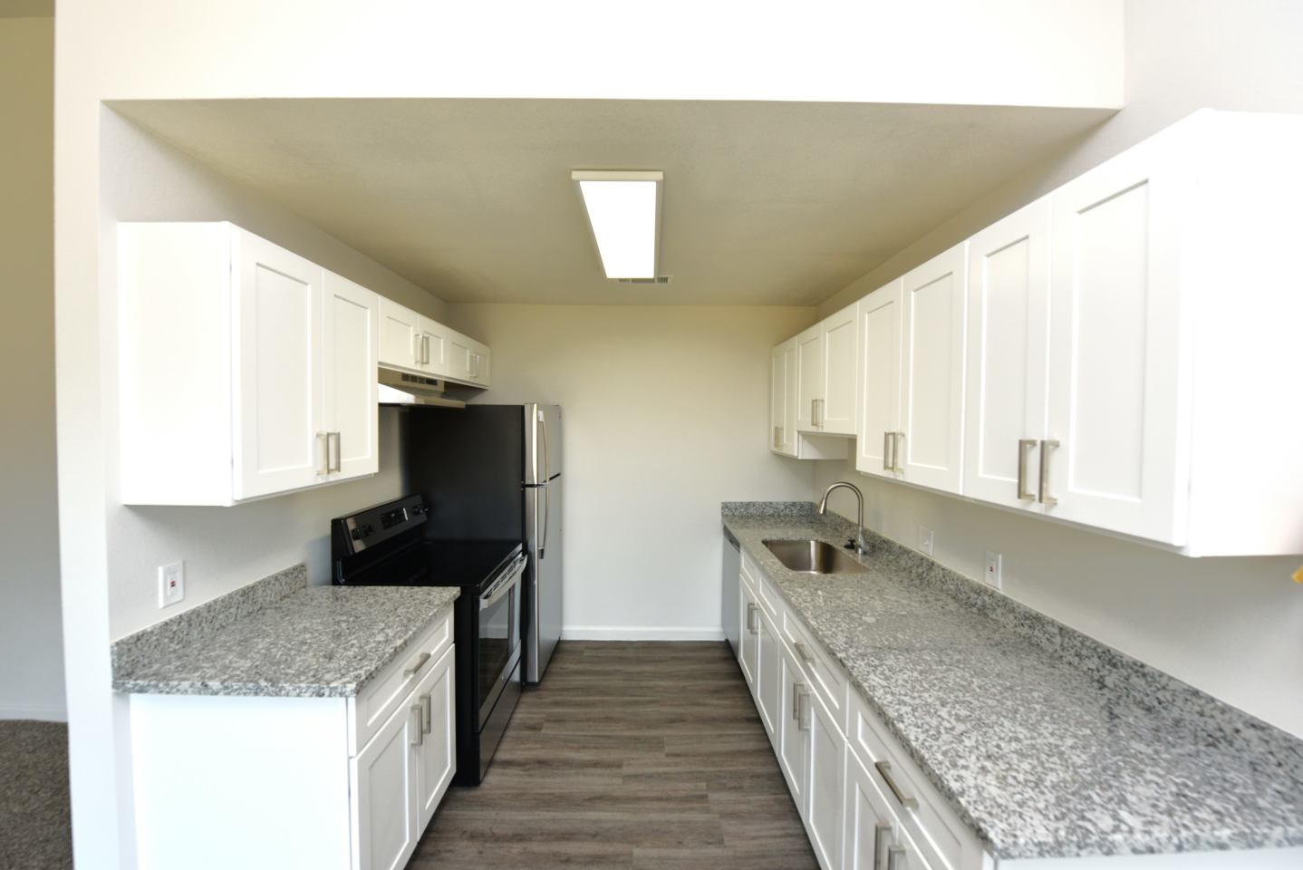 Plaza Square Apartments Image 8