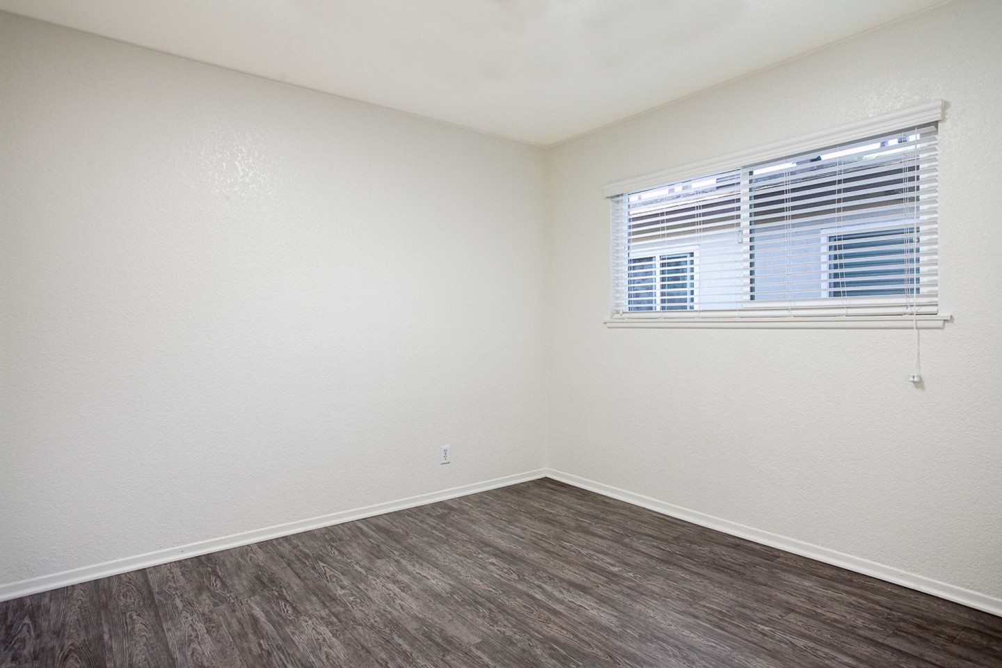 Lakewood Manor Image 18