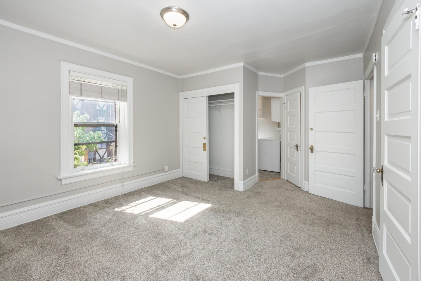 1137 E 10th Avenue Image 10