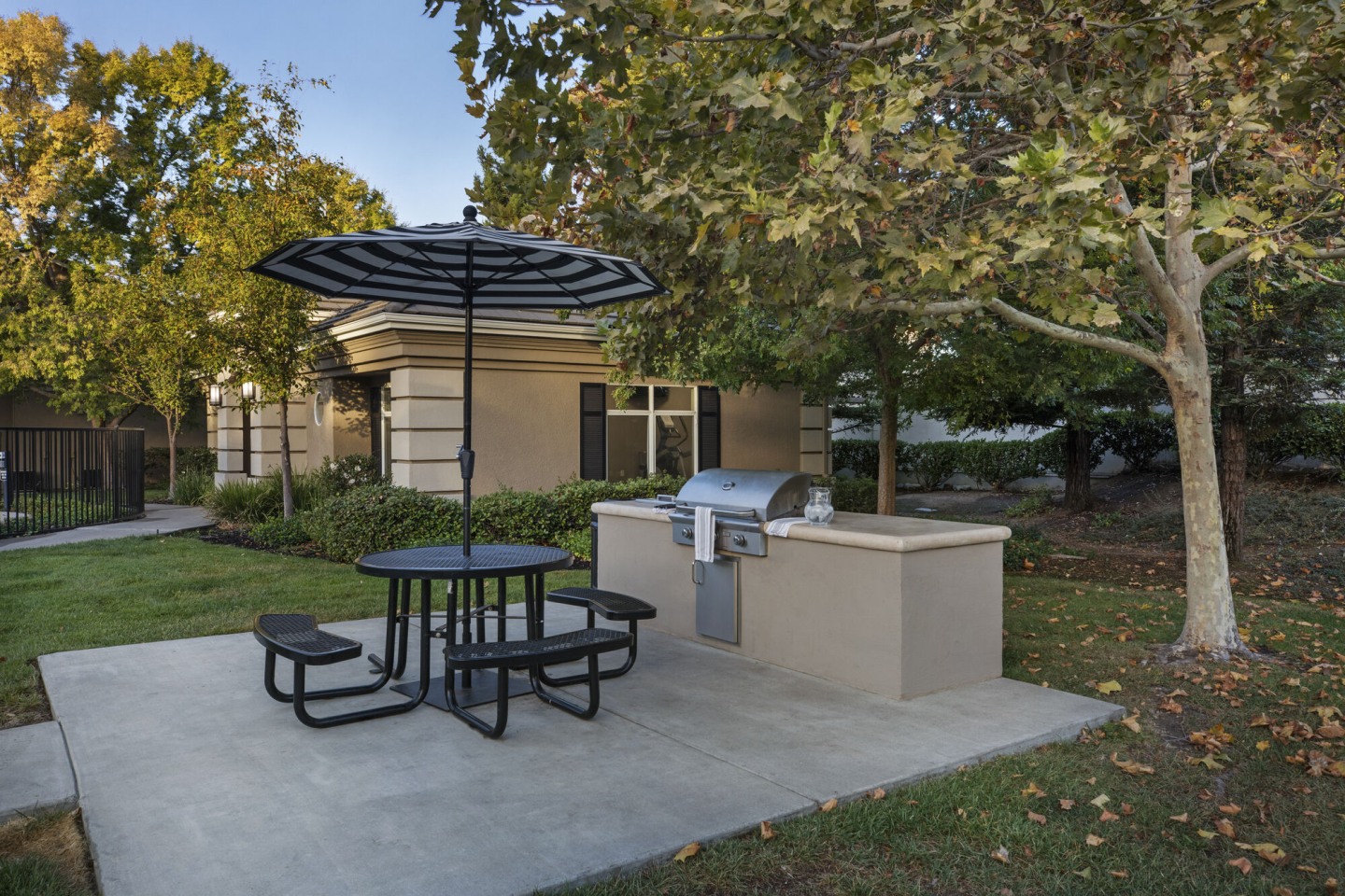 Sherwood Apartments Image 16