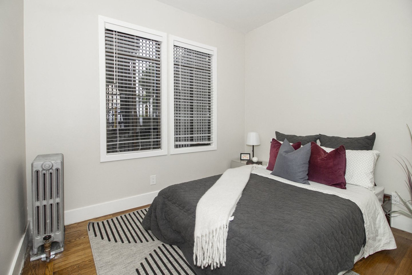 1240 BUSH Image 4