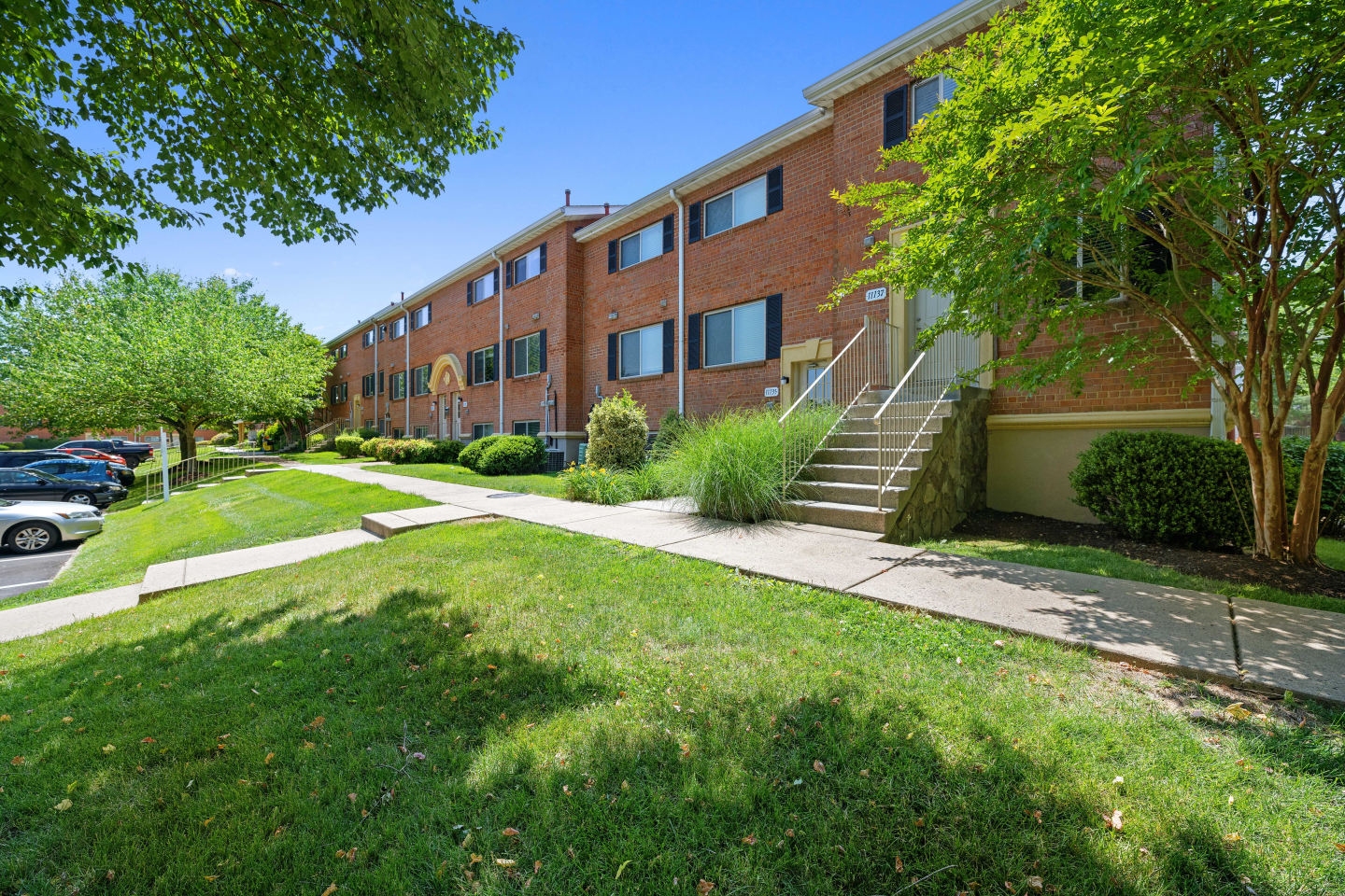 Gainsborough Court, Churchill Mews, and Copperfield Square Apartments & Townhomes Image 12