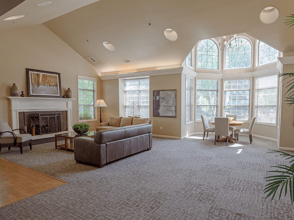 River Oaks Apartments Image 16