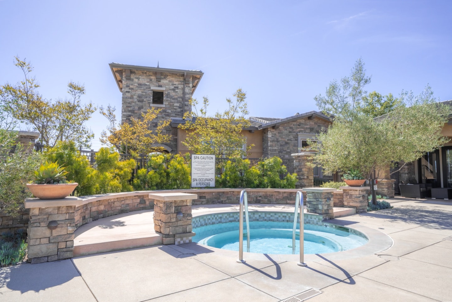 Hollister Village Image 3