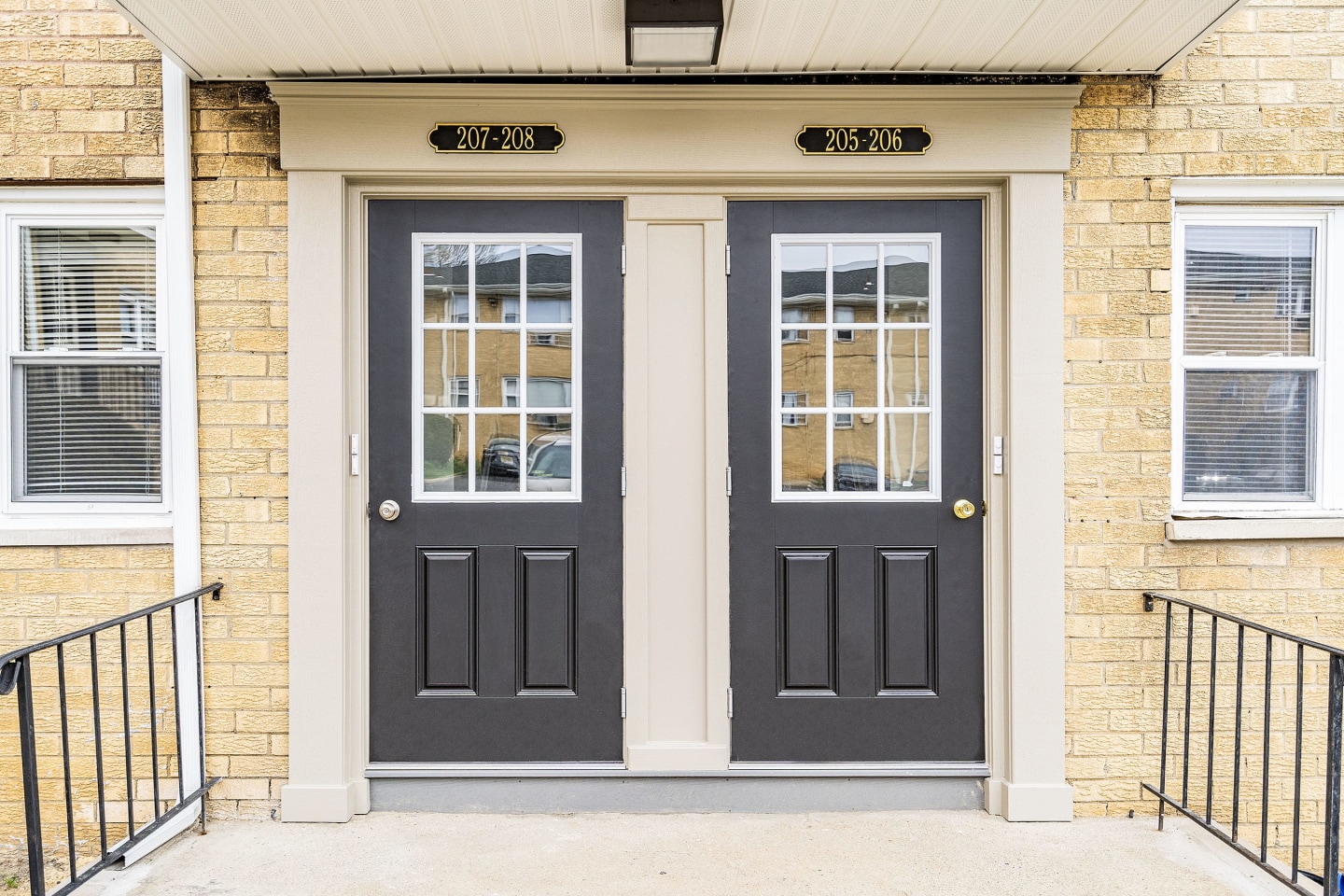 Village Arms Apartments Image 15