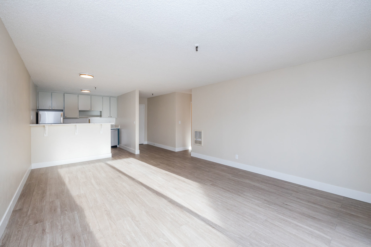 257 Vernon Apartments Image 31