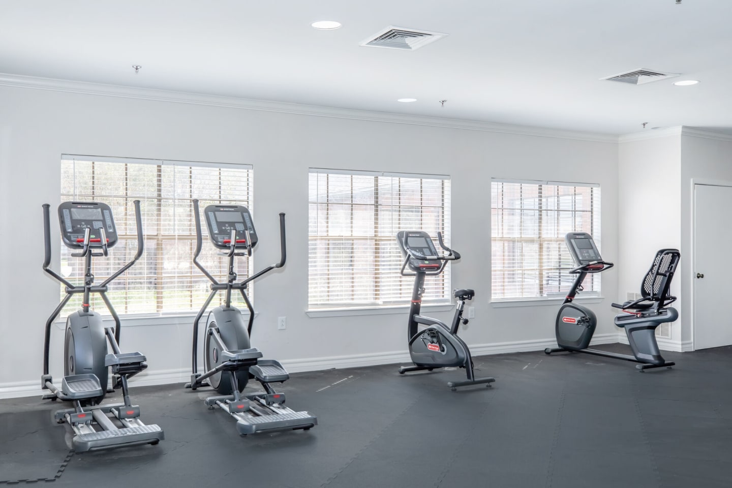 Encino Luxury Apartments Image 17