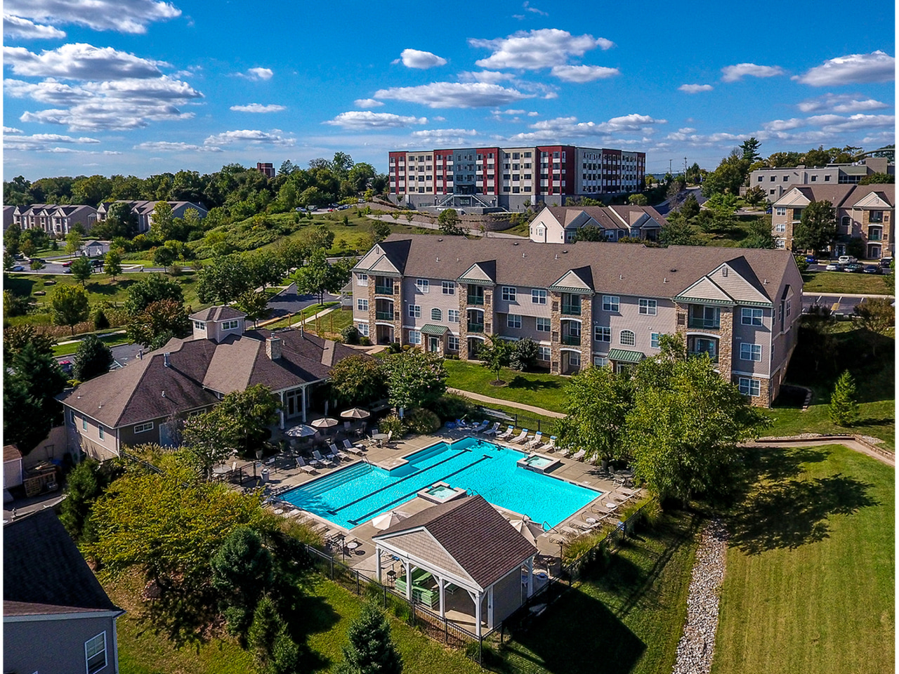 Plymouth Pointe Apartments Image 1
